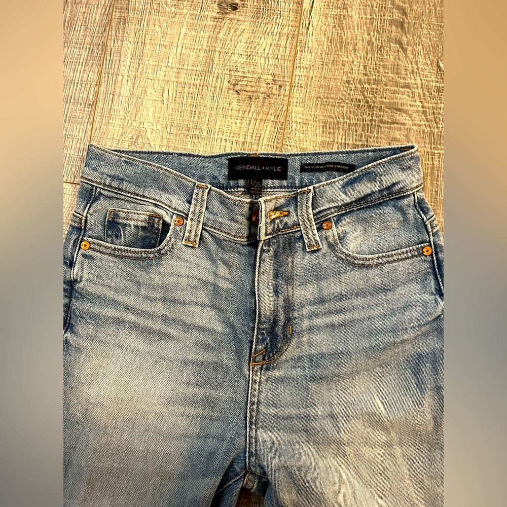 Kendall & Kylie straight leg jeans
